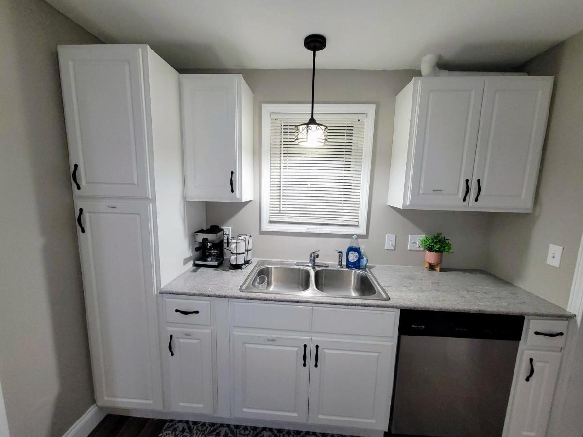 Apartment With Brand New Furniture And Large Parking West Seneca Exteriér fotografie