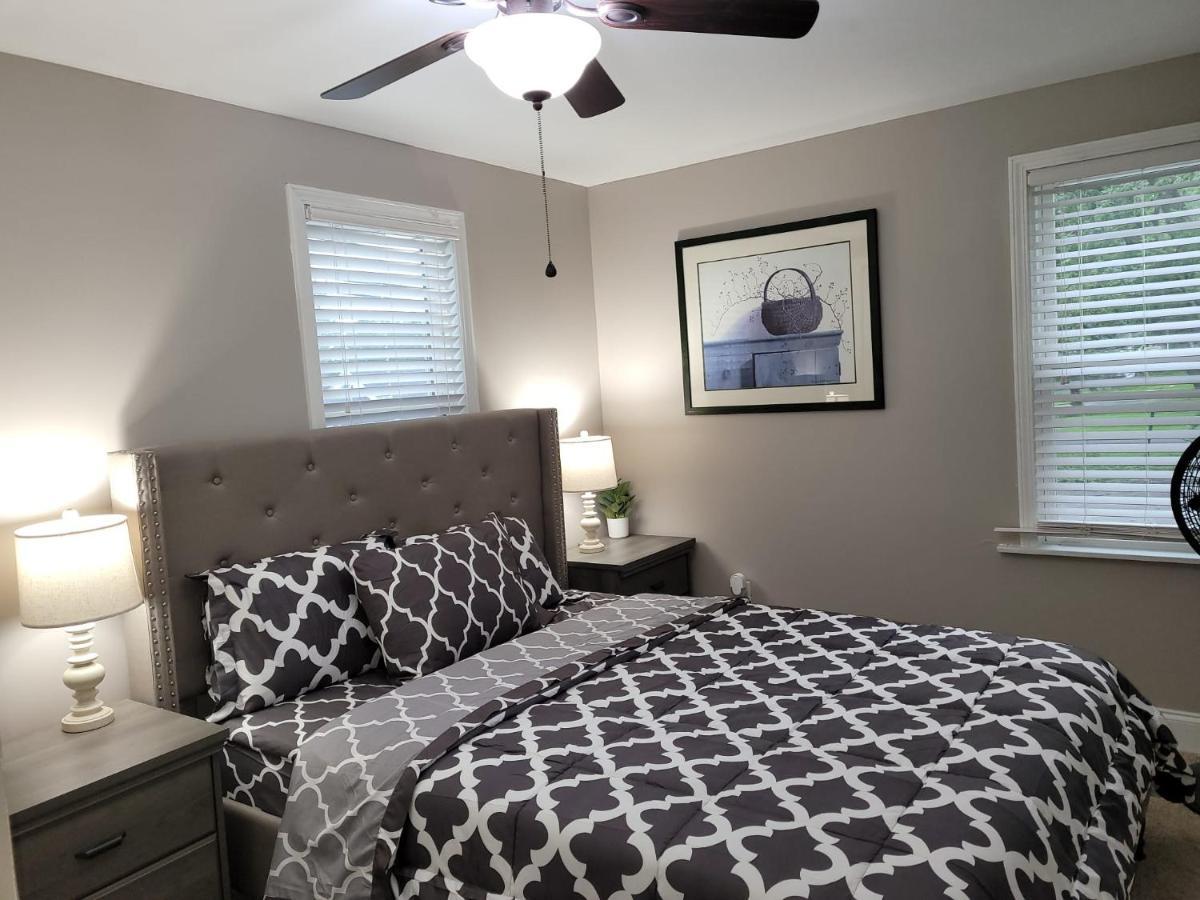 Apartment With Brand New Furniture And Large Parking West Seneca Exteriér fotografie